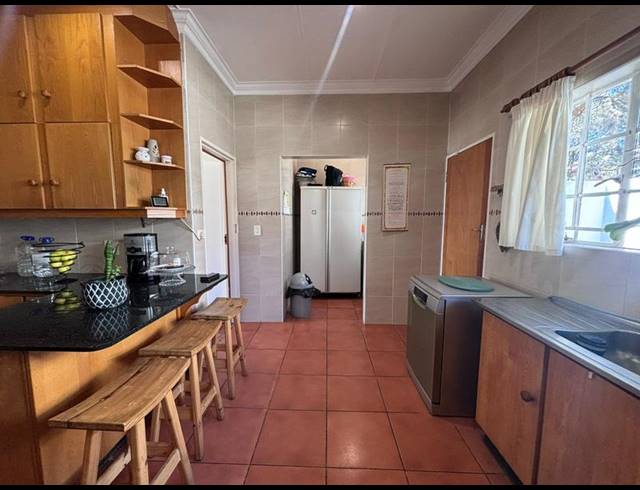 4 BEDROOM HOUSE FOR SALE IN FLORIDA GLEN